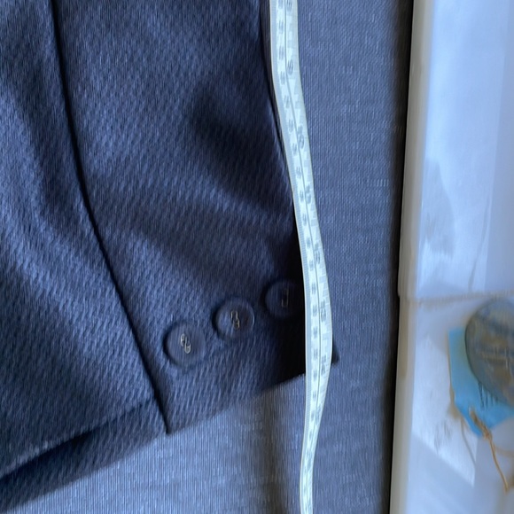 SOLD—-VINTAGE HIGH WAISTED SHORTS - Picture 3 of 6